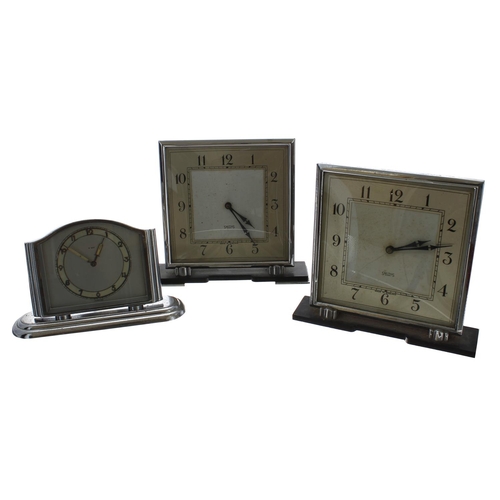 2501 - Two similar Smiths eight day mantel clocks within chrome cases and upon Bakelite stands, 6.25