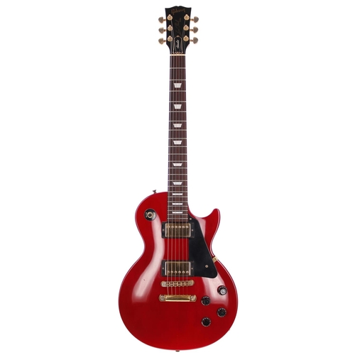 105 - 1999 Gibson Les Paul Studio electric guitar, made in USA; Body: red finish, dings and finish blemish... 