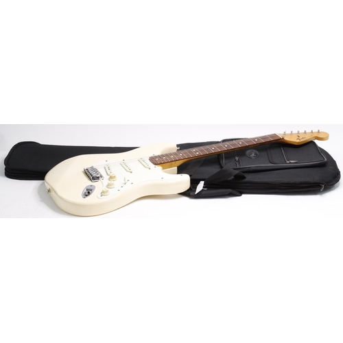39 - 1996 Fender Stratocaster electric guitar, made in Mexico; Body: Olympic white finish, touch-up finis... 