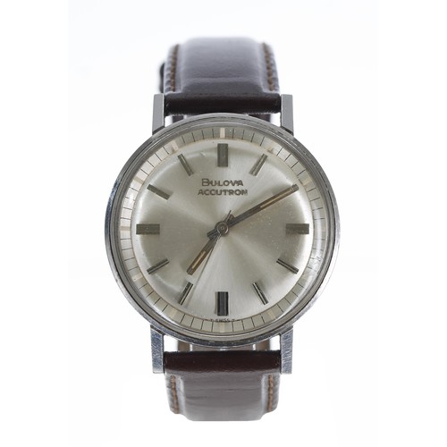 262 - Bulova Accutron stainless steel gentleman's wristwatch, case no. 492xx, circa 1967, circular silvere... 