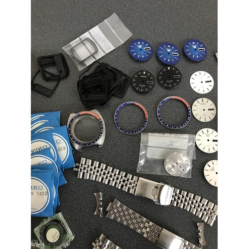 456 - Seiko - Quantity of parts / spares to include movements, glasses, dials, cases, date rings, bracelet... 