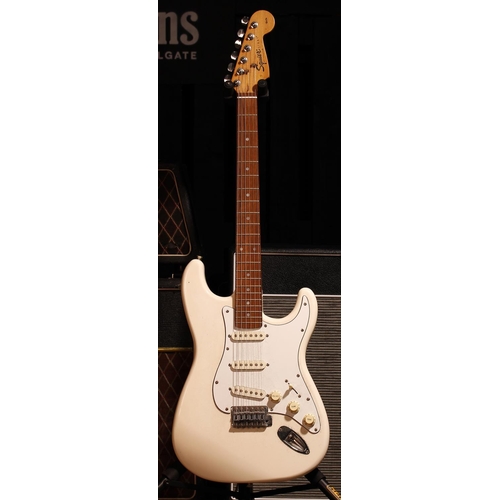 522 - 1998 Squier by Fender Affinity Series Strat electric guitar, made in China; Body: Olympic white fini... 