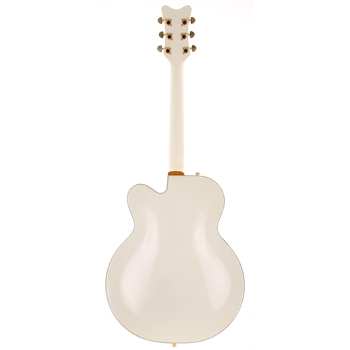 232 - 1990 Gretsch White Falcon 7593 electric guitar, made in Japan; Body: white finish, yellowing as typi... 