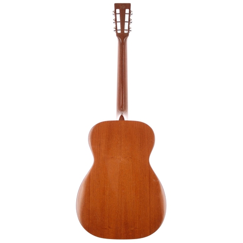 304 - 2000 C.F Martin 00-16 DBM Women and Music Model acoustic guitar, made in USA; Body: light mahogany, ... 