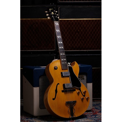 119 - 1959 Gibson ES-175D electric guitar, made in USA; Body: natural finish, lacquer checking to edges, l... 