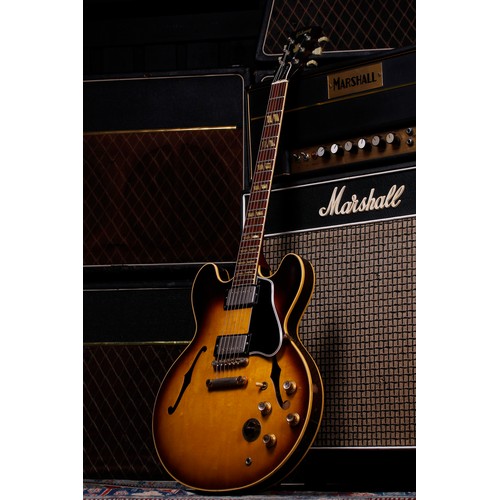 113 - 1961 Gibson ES-345TD electric guitar, made in USA; Body: sunburst finish, light checking, colour fad... 