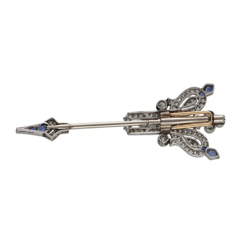 313 - Attractive Art Deco platinum sapphire and diamond Jabot pin, arrow form set with mixed-cut sapphires... 