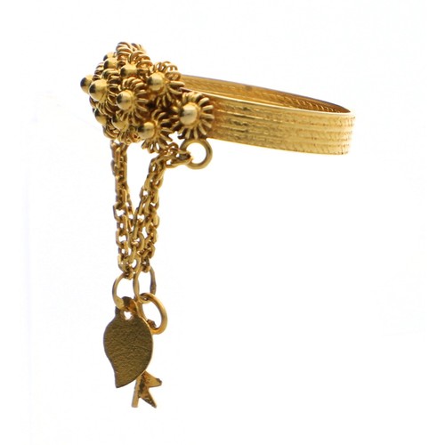 144 - High grade yellow metal chain ring with a key and charm attachment, 3.5gm, ring size N... 