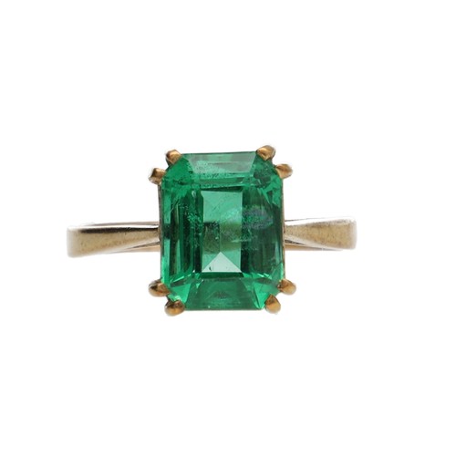 146 - 9ct green paste set solitaire ring, with 12.5mm, 3.9gm, ring size