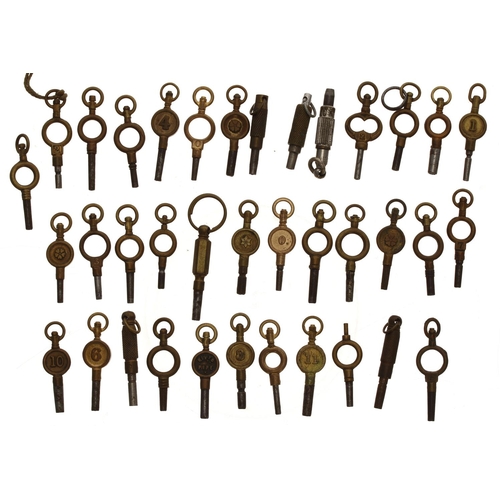 121 - Quantity of assorted pocket watch keys, various sizes (37)