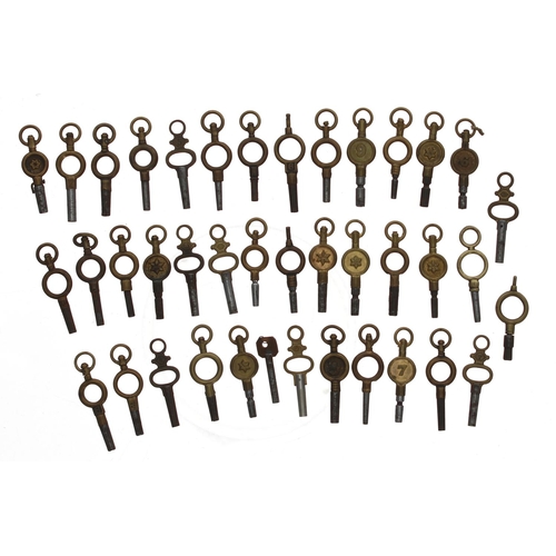 116 - Collection of assorted pocket watch keys (40 approximately)