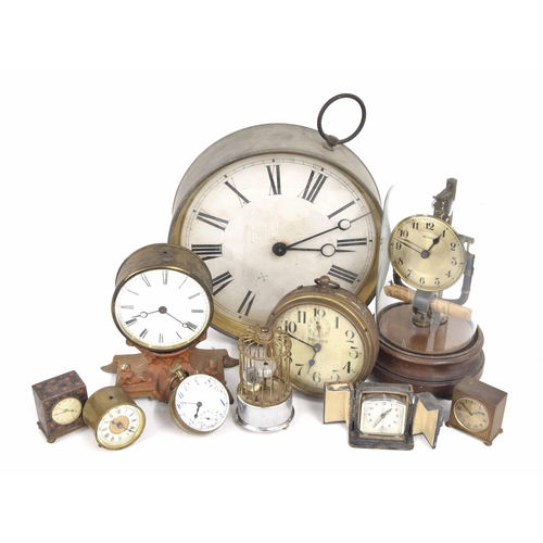 2506 - Bulle 800 days electric mantel clock, under a glass dome and upon a stepped turned wooden base, 10.7... 