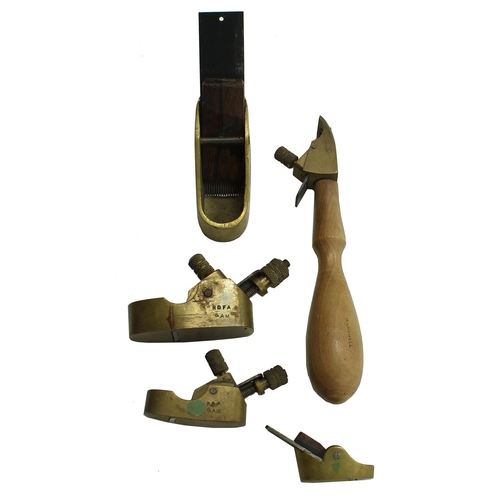 2104 - Five violin makers brass thumb-planes, various sizes (5)