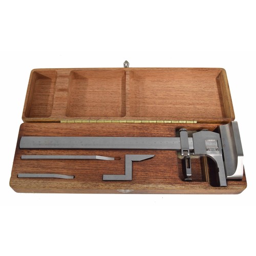 2112 - Good quality stainless steel measuring gauge, within a fitted wooden box with attachments, 14.75