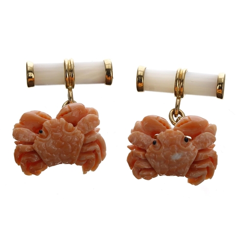 89 - Trianon - pair of unusual 18ct coral crab cufflinks with mother of pearl terminals in the original c... 