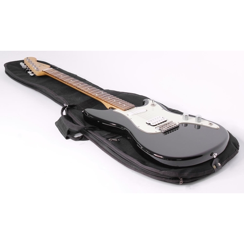 352 - 2016 Fender Player Duo Sonic HS electric guitar, made in Mexico; Body: black finish, a few minor sur... 