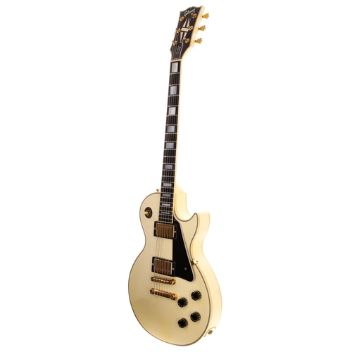 428 - 1990 Gibson Les Paul Custom electric guitar, made in USA; Body: white finish, yellow ageing, large b... 