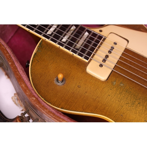 437 - 1952 Gibson Les Paul Model electric guitar, made in USA; Body: gold top finish upon natural mahogany... 