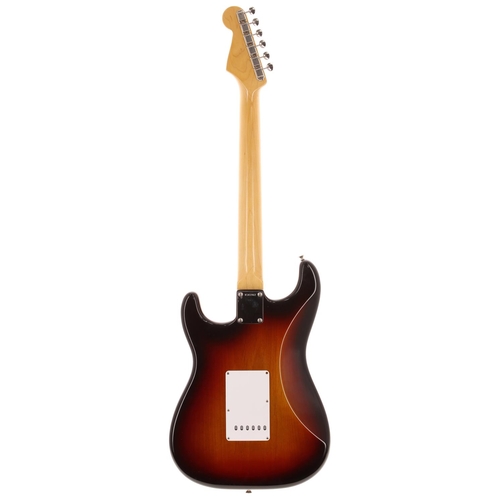 390 - 2008 Fender American Vintage 62 Reissue Stratocaster electric guitar, made in USA; Body: three-tone ... 