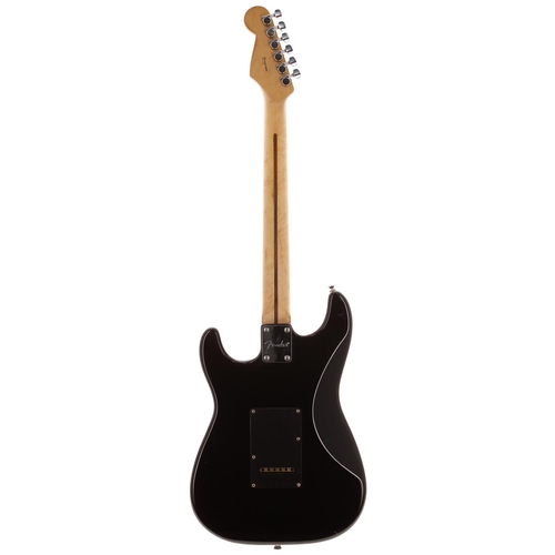 404 - 2005 Fender Lite Ash Stratocaster electric guitar, made in Korea; Body: black finish, scratches and ... 