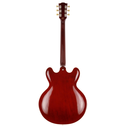 476 - 2011 Gibson Custom Shop ES-330 L hollow body electric guitar, made in USA; Body: cherry finish, a fe... 