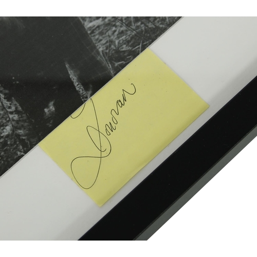 337 - Donovan - autograph upon yellow paper, mounted and framed below a picture of the artist*Personally s... 