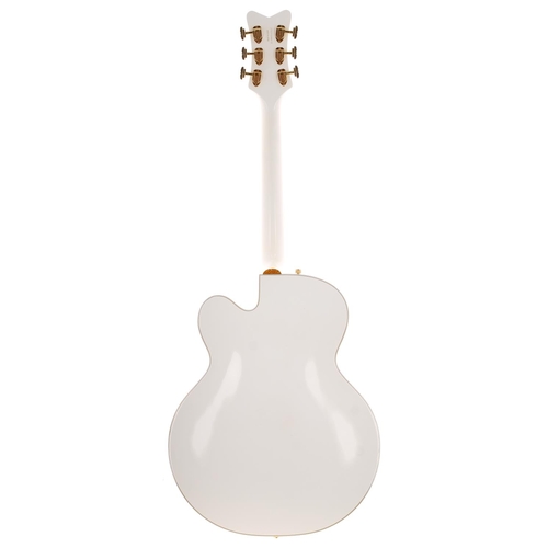 621 - 2007 Gretsch G6136DS White Falcon hollow body electric guitar, made in Japan; Body: white finish wit... 