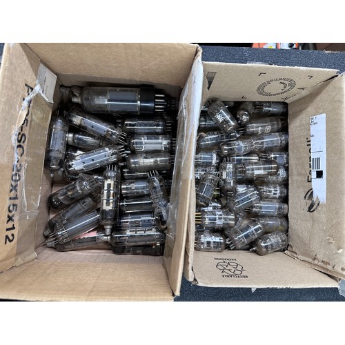 1139 - Selection of unboxed valves to include Mullard, Mazda, De Banks etc (PL, CV, PY etc)... 