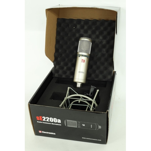 3007 - SE Electronics SE2200A studio condenser microphone, boxed with shock mount cradle*Please note: Gardi... 