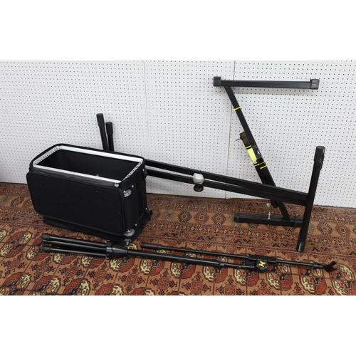 3079 - Gator rack case; together with a Hercules microphone stand and two keyboard stands (4)... 