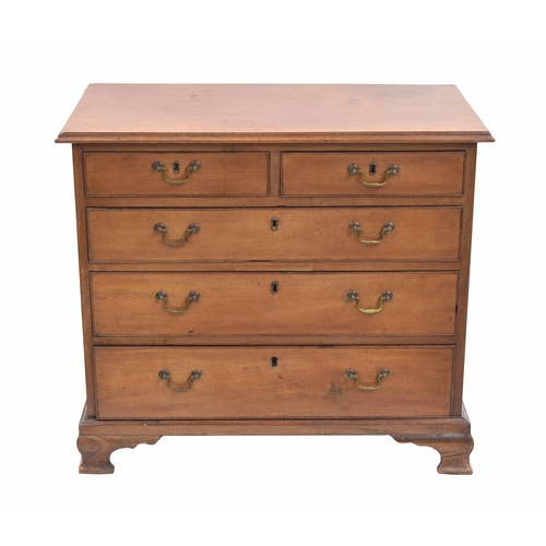 959 - Georgian mahogany chest of drawers, the moulded top over two short and three long graduated drawers,... 