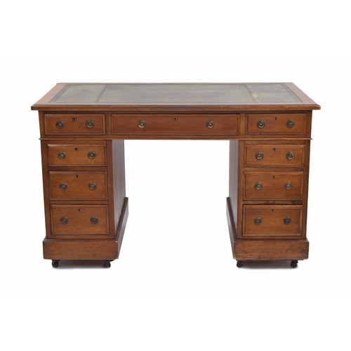 968 - Victorian mahogany twin pedestal desk, with a tooled green leather inset surface over a kneehole dra... 