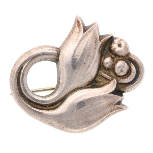109 - Georg Jensen silver brooch of tulip form, signed and numbered '100', 6.5gm, 35mm x 31mm... 