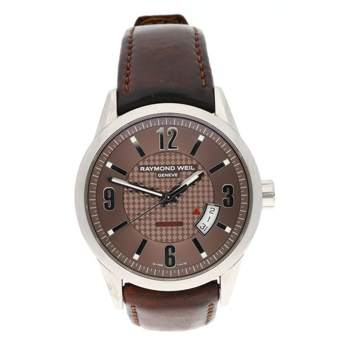 34 - Raymond Weil Freelancer automatic stainless steel gentleman's wristwatch, reference no. 2730, brown ... 