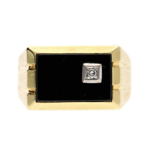113 - 18ct yellow gold diamond and onyx gentleman's signet ring, round brilliant-cut, width 13mm, 10.7gm, ... 
