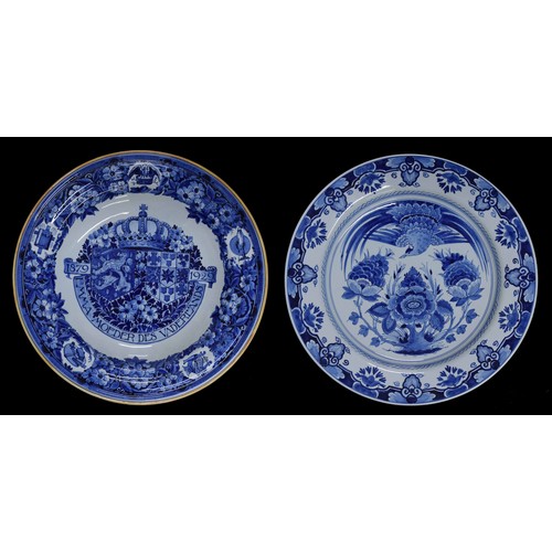 720 - Dutch Royal Delft, Porcelyne Fles blue and white pottery charger, commemorating Emma Moeder Des Vade... 