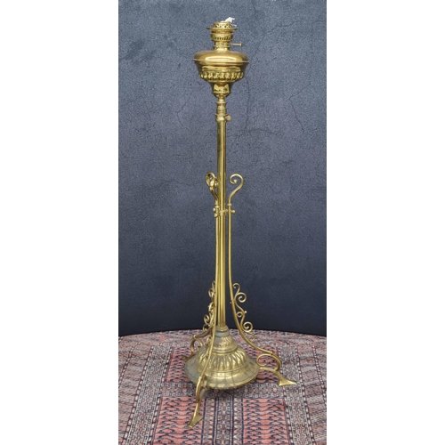 42 - Victorian brass telescopic standard oil lamp, 54.5