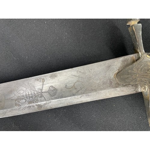 679 - Royal Horse Artillery sword, possibly late 18th century, the pommel and scabbard with crest of three... 