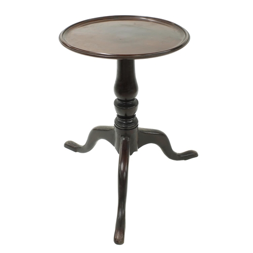 1647 - Georgian mahogany tripod table, the circular moulded top upon a turned column and splayed supports t... 