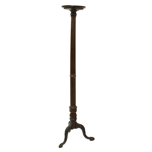 1678 - Georgian style mahogany torchere, the fluted turned column upon a tripod curved base carved with she... 