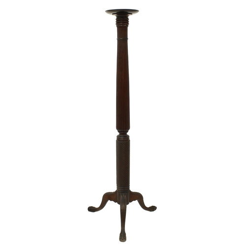 1741 - Georgian style mahogany torchere, the circular moulded top upon a reeded and turned column terminati... 