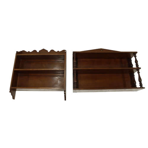 1682 - Victorian mahogany three tier hanging wall shelf, with turned column supports, 33