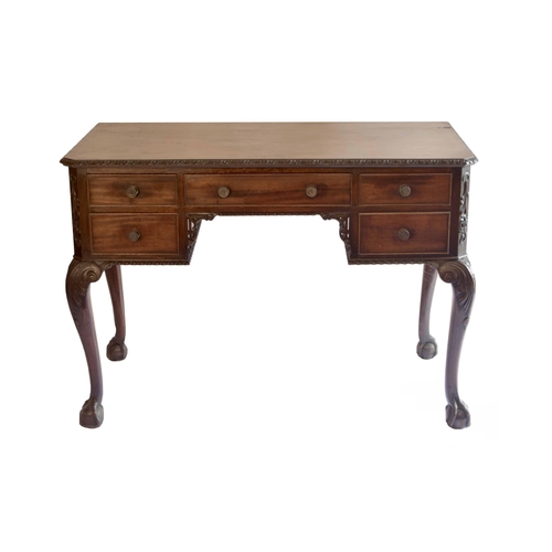 1761 - Early 20th century Chippendale style mahogany kneehole desk, the rectangular top with a carved edged... 