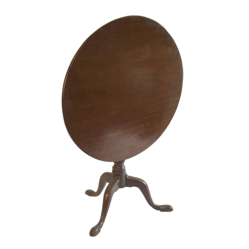 1776 - Georgian mahogany tilt-top tripod table, with a turned column on curved supports terminating with pa... 