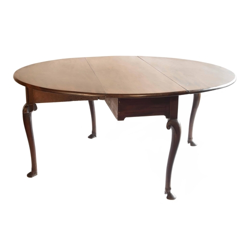 1805 - Good large George III Cuban mahogany dropleaf oval dining table, with a single end drawer upon cabri... 