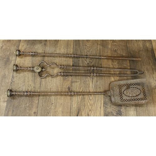 1031 - Set of Georgian steel and brass fire iron set, comprising a pierced shovel, poker and a pair of tong... 