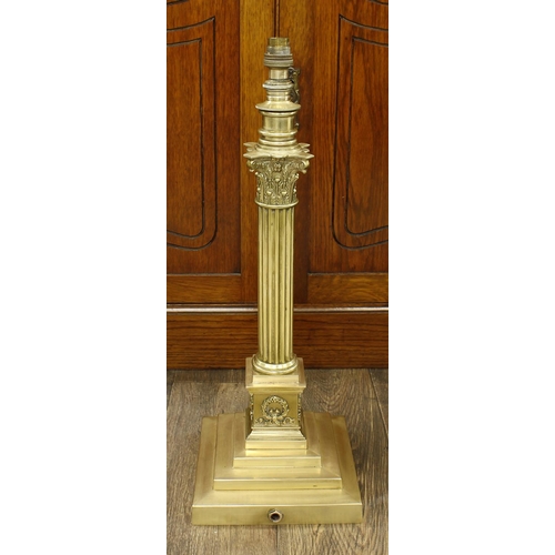 1253 - Brass Corinthian column telescopic table lamp,  with a cast capital and reeded column upon a square ... 