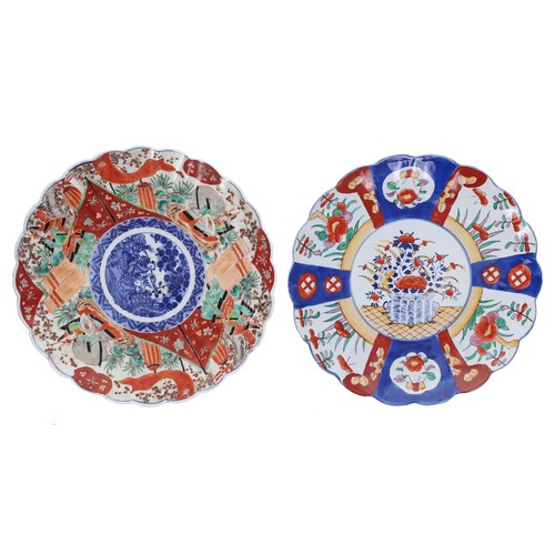 1571 - 19th century Japanese Imari pattern circular porcelain fluted charger, with a blue and white transfe... 