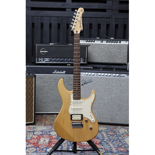 702 - 2011 Yamaha Pacifica PAC112V electric guitar, natural finish (new/B stock)*Please note: this lot is ... 