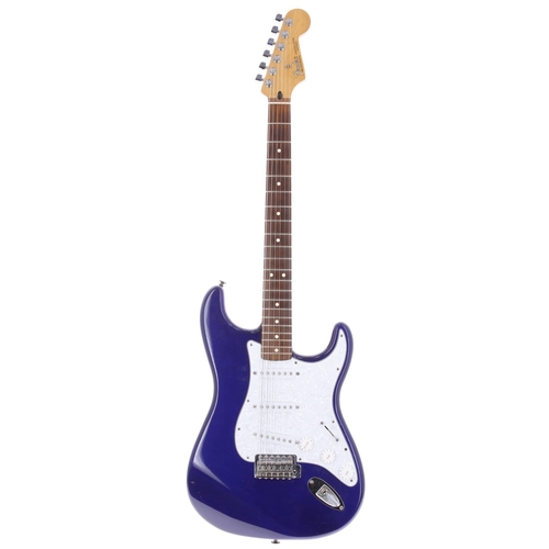 17 - 2000 Fender Standard Stratocaster electric guitar, made in Mexico; Body: midnight blue finish, scrat... 